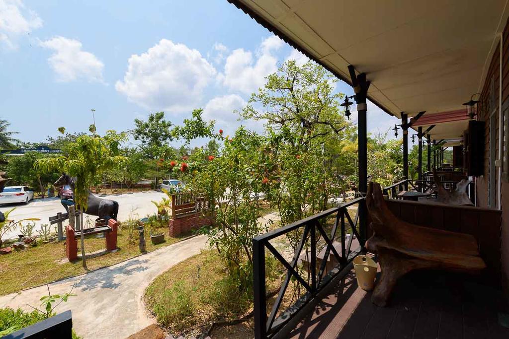 Cowboy Farm Resort Pattaya Ban Huai Yai Exterior photo