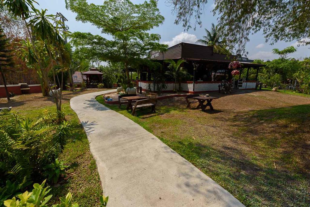 Cowboy Farm Resort Pattaya Ban Huai Yai Exterior photo